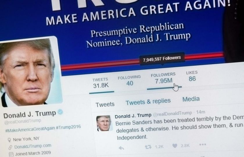 Trump na Twitteru skončil. Proč až teď, když pravidla porušoval neustále?