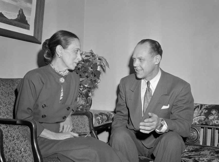 Dorothy Martin se svým nejvěrnějším následovníkem Charlesem A. Loughheadem. (zdroj: AP) dorothy