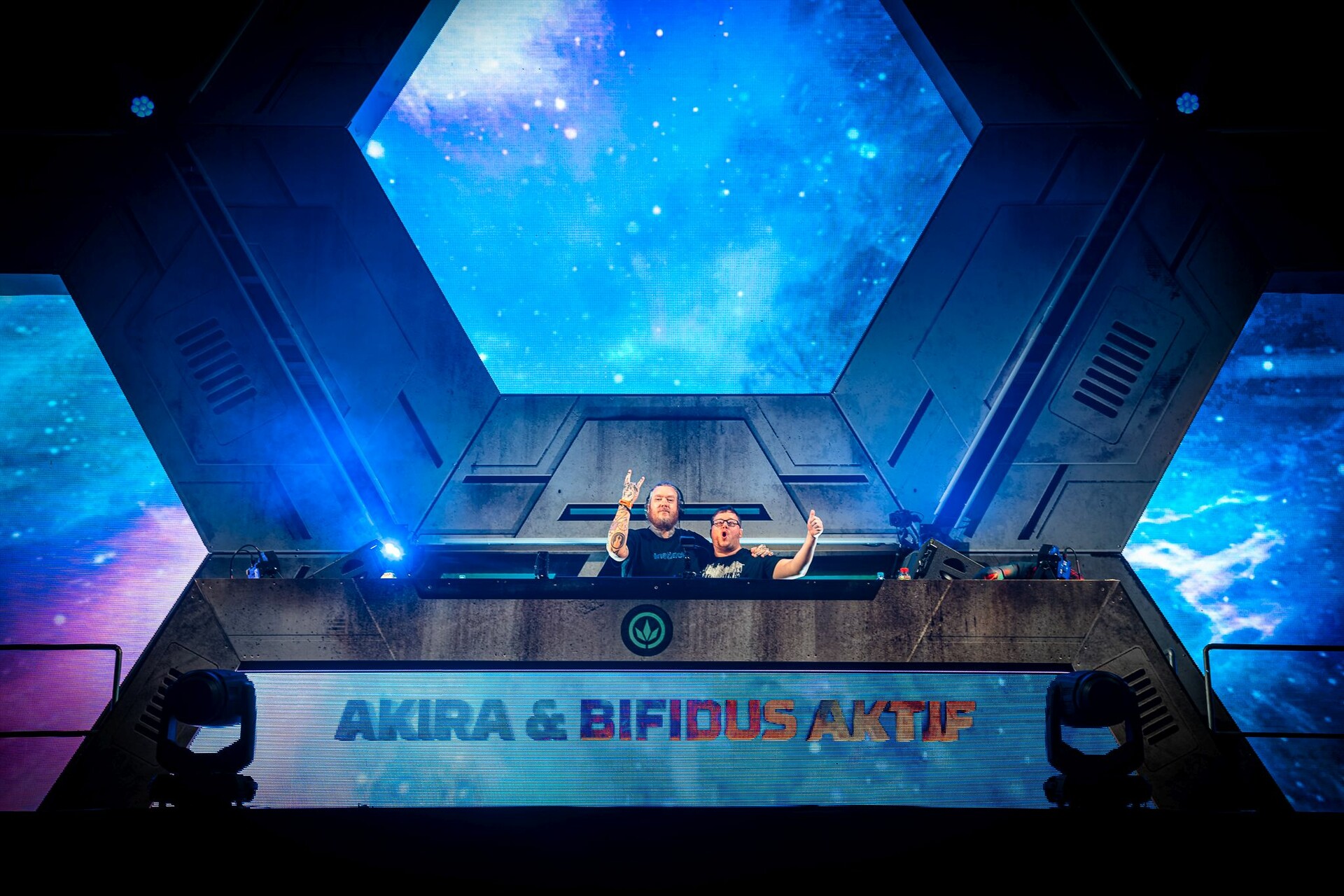 DJ Akira a DJ Bifidus Aktif. (foto: Olivie Doleželová) akira bifidus