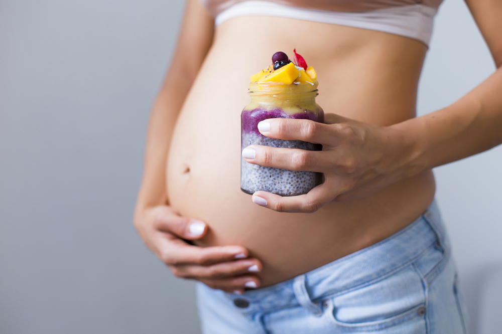 Chia semínka mohou bez obav konzumovat i těhotné ženy. chia seminka shutterstock 510965848