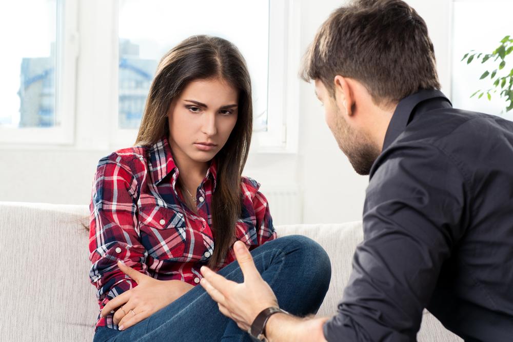 Gaslighterům jde o to, abyste ztratili kontakt s realitou a přestali důvěřovat sami sobě. hadka shutterstock 137684492