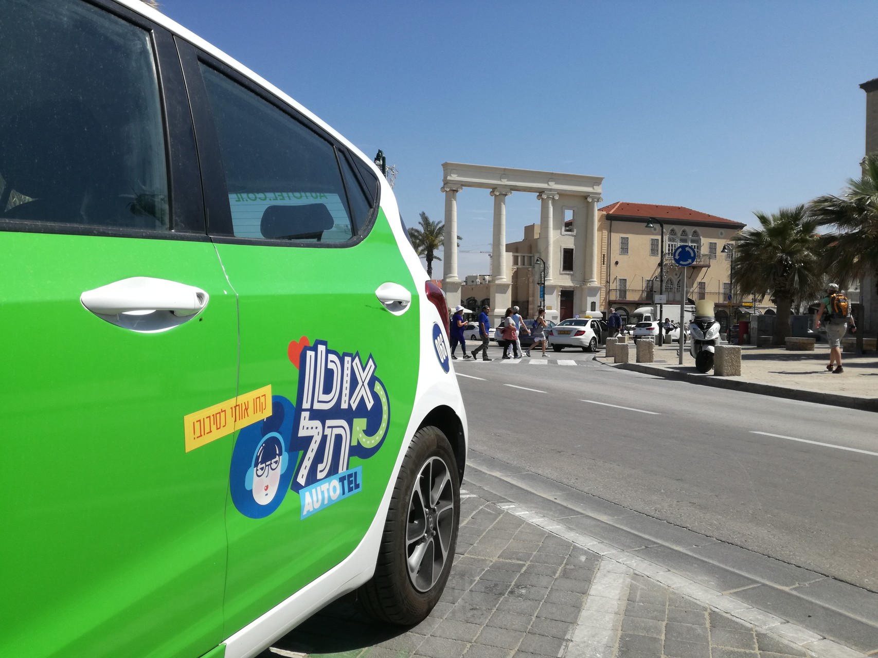 AutoTel otevřete mobilem, klíček je přilepený na palubce a vy se pohodlně dovezete, kam potřebujete img 20180401 140939