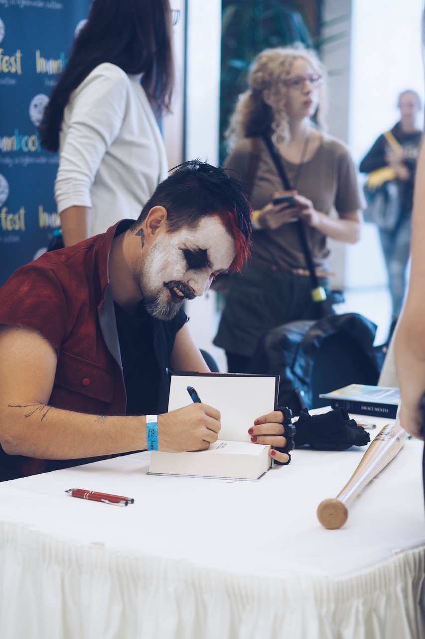 pavel bares autogramiada humbookfest