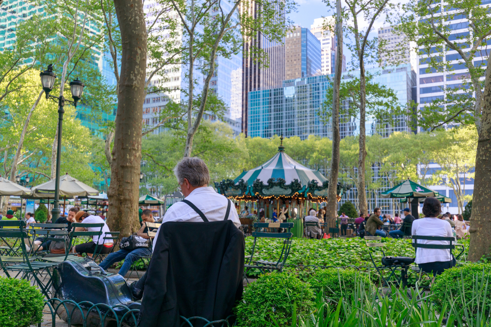Bryant Park v New Yorku, skoro deset tisíc akrů pozemku spravuje soukromá firma ny 1091484710