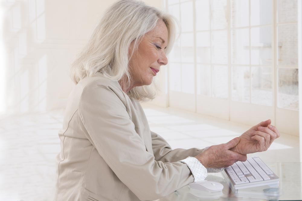 Nesprávný sed může způsobit mnoho zdravotních potíží. ergonomie shutterstock 275814131